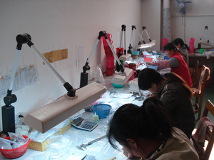 <span class=keywords><strong>Pierre</strong></span> naturelle trèfle à quatre feuilles forme Agate <span class=keywords><strong>rouge</strong></span> <span class=keywords><strong>Malachite</strong></span> matériel <span class=keywords><strong>pierre</strong></span> pour la fabrication de bijoux - Product Image 4