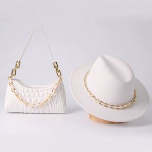 Nouveauté 2023 : Ensemble Chapeau Fedora Blanc et Sac Assorti pour Femme – Vente en Gros - Product Image 1