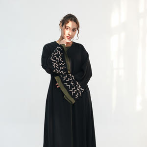 Robe Abaya de soirée formelle musulmane modeste, sur mesure, de luxe, faite à la main, à motifs floraux, avec des manches à deux tons et des bordures perlées, 2026 - Product Image 6