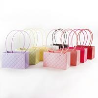 Sac fourre-tout rectangulaire gaufré motif macaron bouquet de fleurs, sensation haut de gamme, emballage cadeau en carton blanc avec ruban décoratif, vente en gros