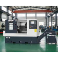 Tour CNC à banc incliné avec système de commande CNC personnalisable, capacité moyenne, 12 postes d'outillage