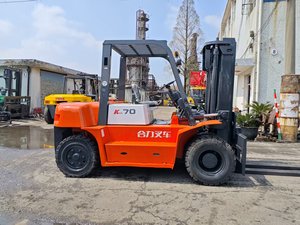 Original Japanese Tcm/Komatsu/T-o-y-o-t-a HELI K70 Trucks Engine 5/7/12 Ton Diesel <b>Used</b> Forklift for Sale IN SHANGHAI - Product Image 4