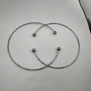 Anillos de cuello metálicos sencillos para mujer, gargantillas de aleación para uso diario, diseño clásico, origen Shenzhen - Product Image 1