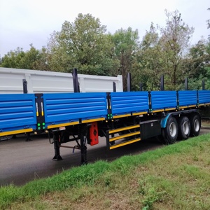 Remorque de transport de marchandises à 3 essieux de 50 tonnes, fournie directement par l'usine, semi-remorque à caisse fermée avec parois latérales hautes - Product Image 1