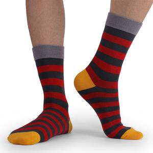 <span class=keywords><strong>Chaussettes</strong></span> à rayures arc-en-ciel mi-tube de haute qualité pour <span class=keywords><strong>hommes</strong></span> <span class=keywords><strong>Chaussettes</strong></span> personnalisées en coton respirant absorbant la sueur sans odeur pour les pieds antidérapants - Product Image 2