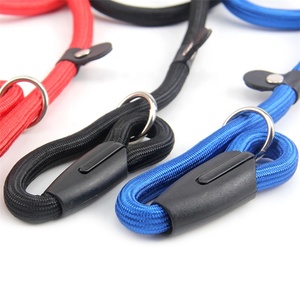 Collier et laisse pour chien en nylon tricolore robuste de couleur unie, modèle 2025 – Nouveauté irrésistible - Product Image 3
