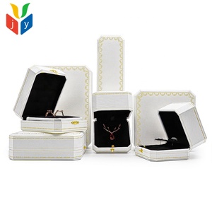 Scatola per Gioielli Ottagonale Personalizzata all'Ingrosso, in Similpelle di Lusso per Anelli, Bracciali e Collane con Interno in Morbido Finto Camoscio per Marchi - Product Image 4