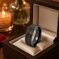 Bague TIZTI en Zirconium Noir Martelé de 8 mm avec Incrustation d'Opale de Feu Colorée Décalée, Ne Se Décolore Jamais, Bagues pour Hommes en Zirconium Noir