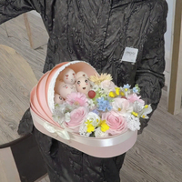 Boîte cadeau florale pour berceau de nouveau-né en carton rigide avec matériaux recyclés, doublure en éponge, emballage gaufré pour fleuriste, cadeau artisanal