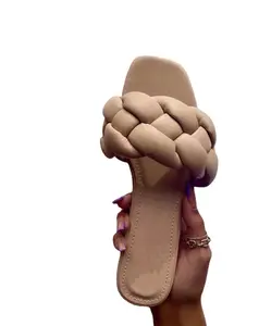 Yeni kadın sandaletler ve terlikler Amazon 2022 yaz büyük metre kare ayak düz bir kelime plaj ayakkabısı kadın