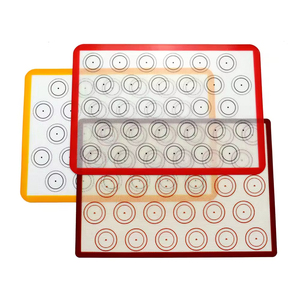 Tapete de Silicona Antiadherente Resistente al Calor para Hornear Macarons, Galletas y Pasteles - Product Image 1