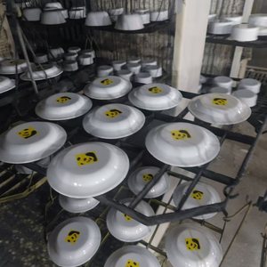 Amerikan Tarzı 4 Parça Emaye Kaplı Dökme Demir Tencere Seti Fırına Dayanıklı Yapışmaz Kamp Piknik İçin Güveç - Product Image 3