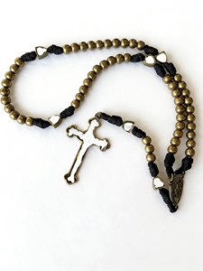 Collier de perles de <span class=keywords><strong>prière</strong></span> en bois et paracorde <span class=keywords><strong>pour</strong></span> hommes, chapelet catholique, collier avec crucifix, cadeau religieux, vente en gros - Product Image 3