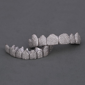 Elegantes Grillz de Plata de Ley 925 con Diamantes de Moissanita y Dientes con Incrustaciones de Diamantes, Joyería de Lujo para Hombres y Mujeres, Estilo Moderno y a la Moda - Product Image 3