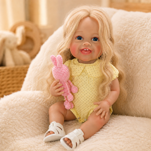 BAkwbwBY Muñeca <span class=keywords><strong>Reborn</strong></span> de Silicona Completa de 22 Pulgadas, Niña con Cabello Largo y Rizado, Mono Amarillo con Volantes, Muñeca Realista para Terapia y Colección de Muñecas - Product Image 1