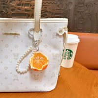 Realistische gepelde sinaasappel fruit sleutelhanger met parelketting, schattig voedselvormig tasbedeltje voor vrouwen, cadeau accessoires
