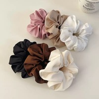 Scrunchies en satin personnalisés avec logo, vente en gros de bandeaux, scrunchies, porte-queue de cheval, élastiques à cheveux en satin doux pour femmes et filles