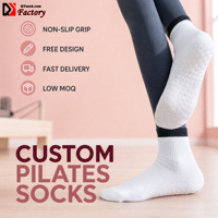 Chaussettes de yoga antidérapantes personnalisées en gros pour femmes, chaussettes de Pilates tricotées, chaussettes mi-mollet avec logo personnalisé OEM