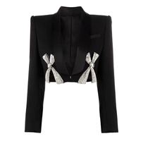 Ensemble deux pièces élégant pour femme, idéal pour le bureau, avec nœud en strass cousu main, blazer court ajusté à manches longues et jupe