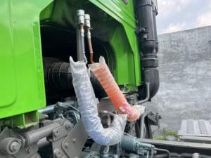 Camión Tractor Usado Sinotruk Euro2 Diésel 6X4 con Volante a la Izquierda, HOWO de 10 Ruedas, Capacidad de Carga de 21-30T, 371hp, Cámara Trasera de 360° - Product Image 6