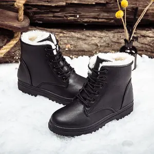 新款冬季2024设计时尚皮靴美女雪地靴