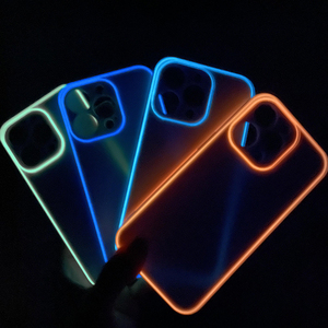 Funda luminosa para teléfono móvil a prueba de golpes 2024, Funda trasera completa con luz nocturna de TPU, Carcasas para celulares para <span class=keywords><strong>iPhone</strong></span> 16 <span class=keywords><strong>Pro</strong></span> <span class=keywords><strong>Max</strong></span> - Product Image 1