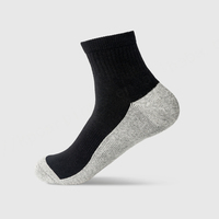 Vente à chaud de chaussettes de sport pour hommes en coton de haute qualité Logo personnalisé équipage tricoté respirant Absorption des chocs pour l'automne
