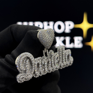 Colgante Personalizado con Nombre Daniella en Forma de Corazón, Plata de Ley 925, Moissanita VVS, Totalmente Cubierto de Piedras, Estilo Hip Hop, Unisex, Collar con Letras en Script - Product Image 4