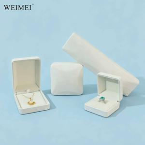 Boîte à bijoux WEIMEI de luxe en cuir PU blanc avec logo personnalisé, vente en gros, pour mariage, fiançailles, bague, collier, pendentif - Product Image 1