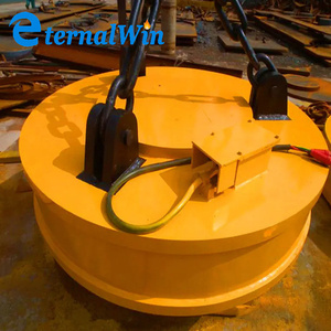 Excavadora o grúa Use imán de elevación para levantar desechos - Product Image 3