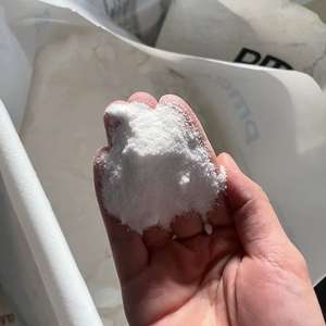 Oleamide USP PMC <span class=keywords><strong>Aksu</strong></span> PE Grado Film Soffiato per Alimenti, Agente Antiaderente per Tubi, Polvere Armoslip ad Alte Prestazioni per Stampaggio - Product Image 3