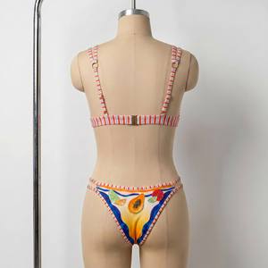 Bikini OEM personalizado <span class=keywords><strong>de</strong></span> alta calidad con estampado floral, doble tirante, cuentas bordadas a <span class=keywords><strong>mano</strong></span> y detalles <span class=keywords><strong>de</strong></span> sol en las tiras, ropa <span class=keywords><strong>de</strong></span> playa, tanga, traje <span class=keywords><strong>de</strong></span> baño. - Product Image 4