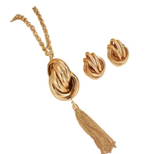 Jingciren Boutique: Nuevo conjunto de joyería de estilo nacional popular con collar de cadena y borlas y pendientes, accesorios transfronterizos de personalidad. - Product Image 5