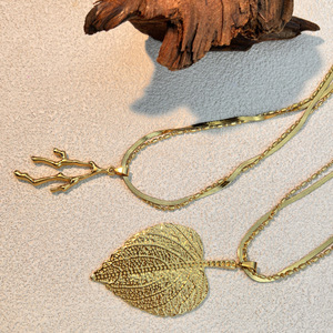 Nuovo Modello di Collana a Foglia d'Acero con Design a Doppio Strato - Accessorio Versatile per Uso Quotidiano, Ideale come Regalo per <span class=keywords><strong>Amici</strong></span> - Product Image 3
