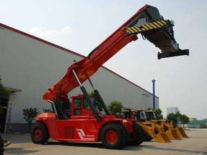 รถยกตู้คอนเทนเนอร์รุ่น RSH4531 VO3 สำหรับงานหนัก รับน้ำหนักได้ 45 ตัน ความสูงในการยก 15 เมตร แถวแรก 31 ตัน สำหรับผู้ดำเนินการลานเก็บตู้คอนเทนเนอร์ - Product Image 1