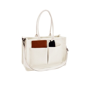 Sac fourre-tout unisexe en toile de coton modèle TC, personnalisable avec logo, deux poignées, fermeture ouverte, chaînes et broderie de lettres - Product Image 1