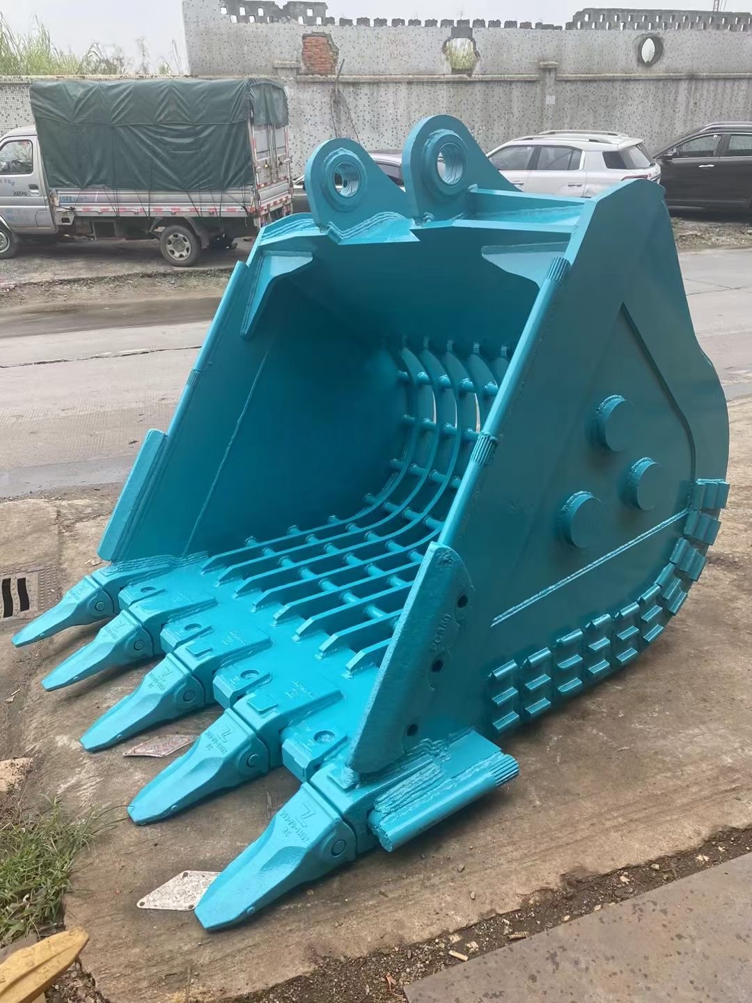 loader screening bucket small