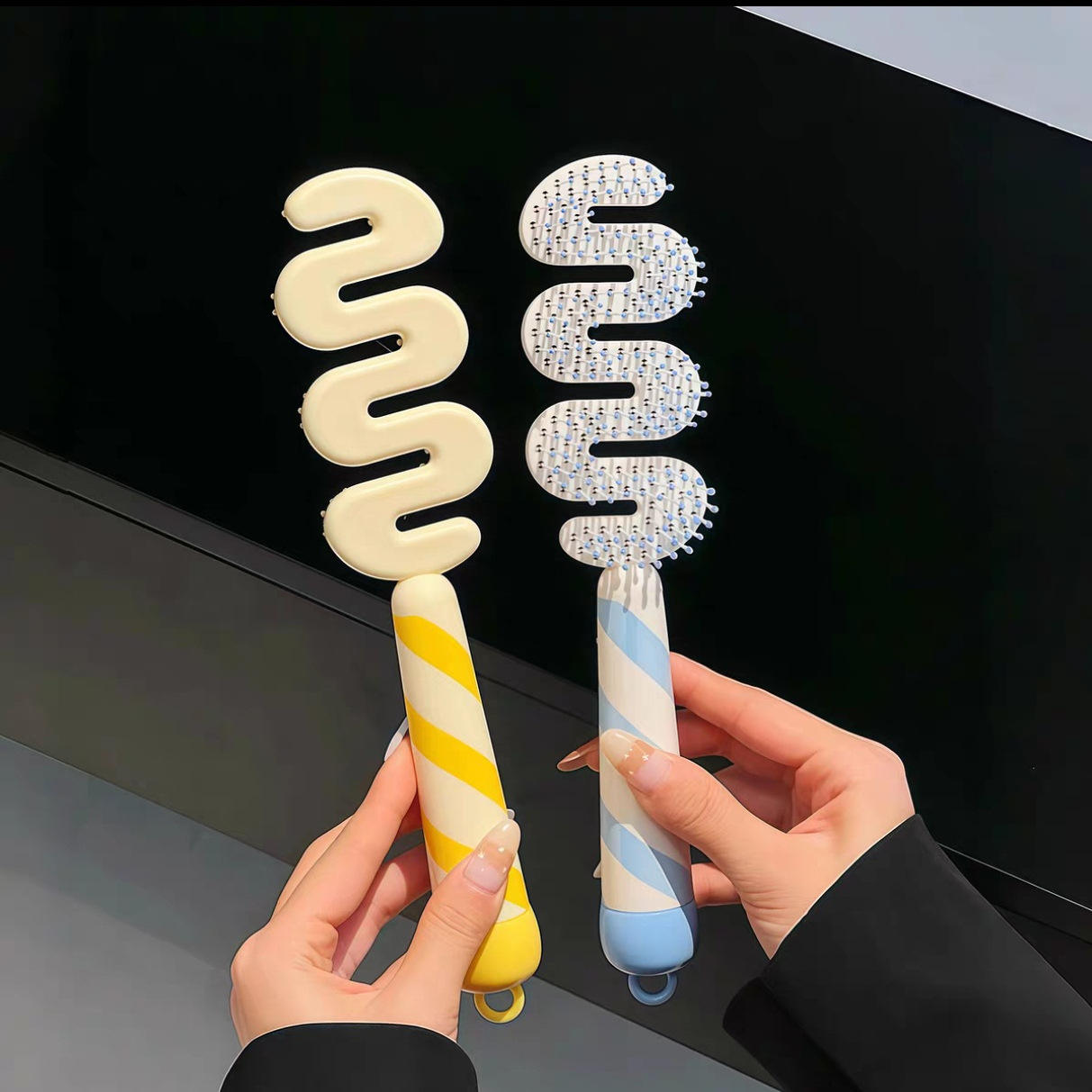 Peigne ondulé [Brosse de nettoyage à rayures bleues et jaunes]