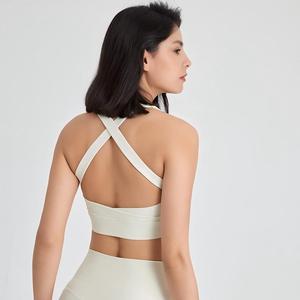 Soutien-gorge de sport rembourré à col carré et dos croisé pour femme, maintien moyen, idéal pour le yoga, le Pilates et l'entraînement en salle de sport - Product Image 4