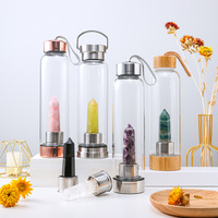 Bouteille d'eau en verre de cristal de quartz rose naturel avec logo personnalisé, bouteille d'eau en cristal de bambou avec cristal à l'intérieur
