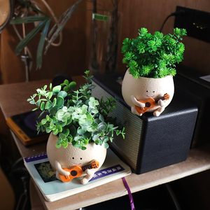 Smily Face Résine Jardinières Mignon Guitare Pots Succulents avec Trou De Drainage Intérieur/<span class=keywords><strong>Extérieur</strong></span> <span class=keywords><strong>Jardin</strong></span> Plantes <span class=keywords><strong>Idée</strong></span> <span class=keywords><strong>Cadeau</strong></span> - Product Image 2
