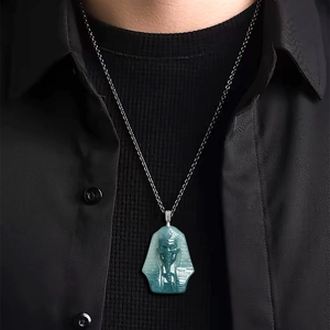 Collar con colgante tridimensional de faraón egipcio en azul esmeralda natural, jadeíta de calidad hielo. - Product Image 5