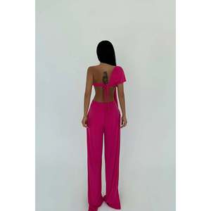 Traje Casual Color Fucsia con Decoración de Botones para Verano - Product Image 1