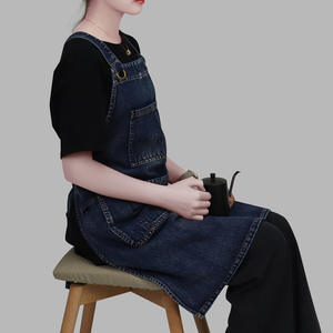 Grembiule in denim di cotone lavabile alla moda con cinghie intrecciate regolabili incrociate, anti-macchia, per giardinaggio, estetica e uso domestico, da donna - Product Image 2