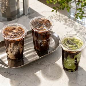 แก้วพลาสติกใส PET แบบกำหนดเองพร้อมฝาปิดแบบแบน สำหรับกาแฟเย็น ชานม น้ำผลไม้ ของหวาน ร้านค้า บรรจุภัณฑ์แบบนำกลับบ้าน ขายส่ง - Product Image 4