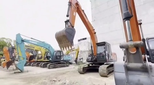 Excavatrice d'occasion Hitachi ZX200, 20 tonnes, importée, peinture d'origine usine, excavatrice sur chenilles de taille moyenne - Product Image 5