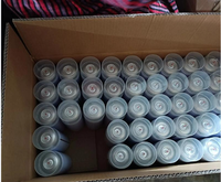 Machine d'emballage de cartons pour boîtes de produits aérosols
