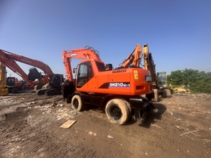 รถขุดล้อยางมือสอง Doosan DH210W-7 ขนาด 21 ตัน พร้อมใบมีด รถขุด Doosan DH210W DH210W-7 มือสอง ราคาถูก - Product Image 5