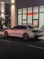 BMW 530Li M Sport 2.0T Turbo 245HP d'occasion 2025, berline à propulsion arrière, conduite à gauche, sièges en cuir, intérieur foncé, jantes R19, pour exportation mondiale