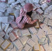 Vente en gros d'enveloppes postales métalliques avec logo personnalisé enveloppe auto-scellante en poly à bulles en feuille d'aluminium argentée